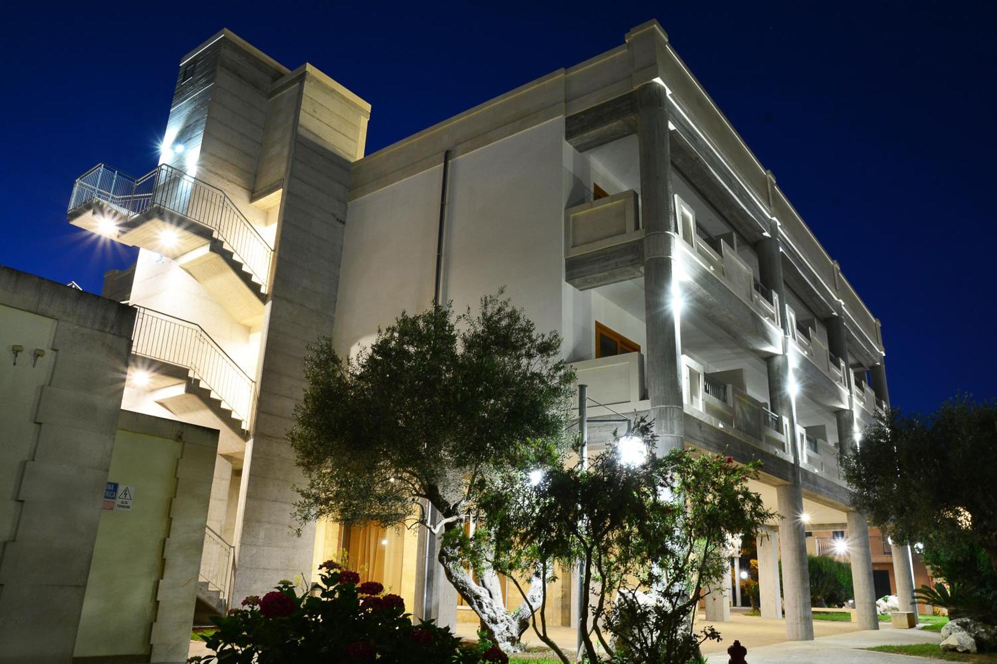 Hotel Thalas Club Torre dell'Orso Exterior photo